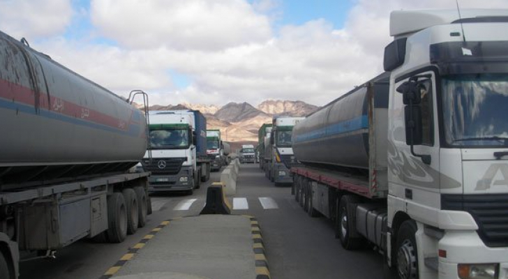 ضبط حدث مواليد 2007 يقود مركبة نقل مواد نفطية في عمان