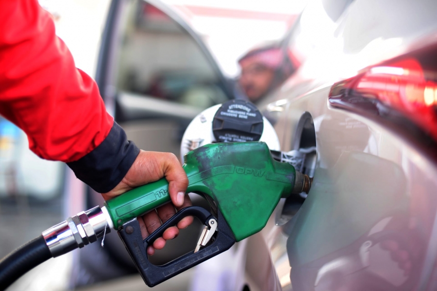 الحكومة تقرر تخفيض أسعار البنزين والديزل والكاز