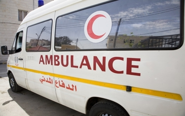 إصابة 12 شخص بتصادم حافلة وصهريج مياه على الطريق الصحراوي