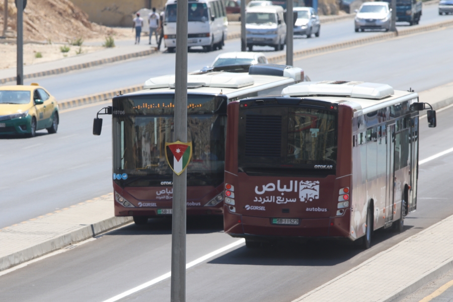 بعد تقرير صوت عمان تركيب 100 مظلة لخدمة ركاب الباص سريع التردد خلال أسبوعين
