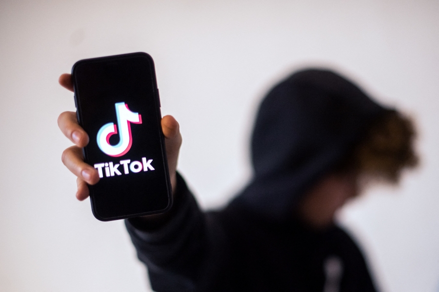 الأردنيون غاضبون من تطبيق تيك توك كله رقص وتفاهه خليه مسكر  - فيديو