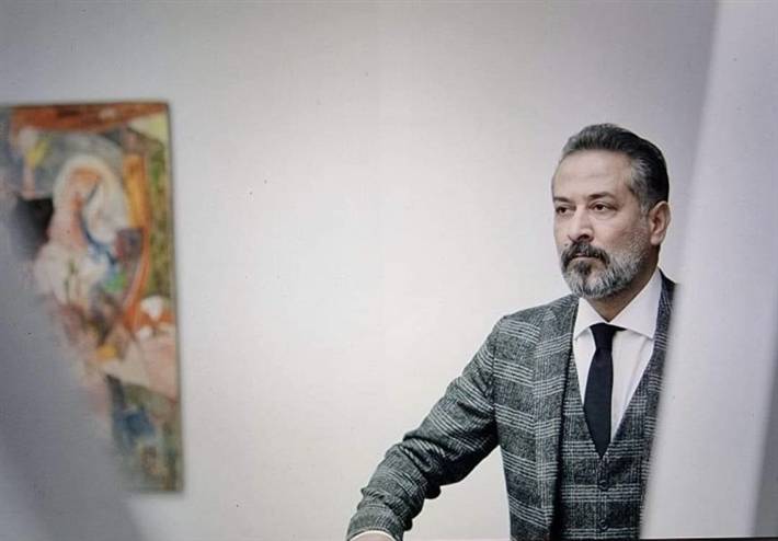 تعرض فنان سوري شهير لضرب عنيف وسط العاصمة السورية - فيديو