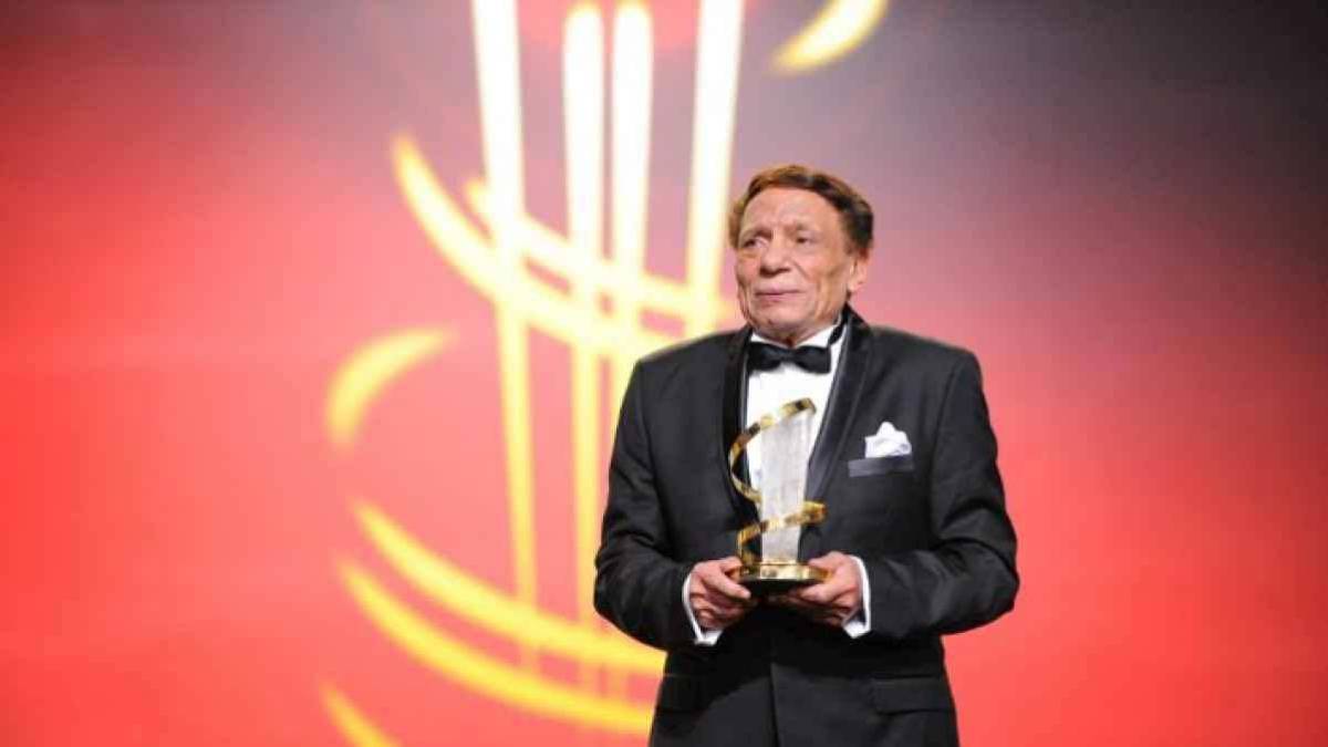 وأخيراً.. عادل إمام يعود للأضواء بعد 15 عاماً من الغياب!