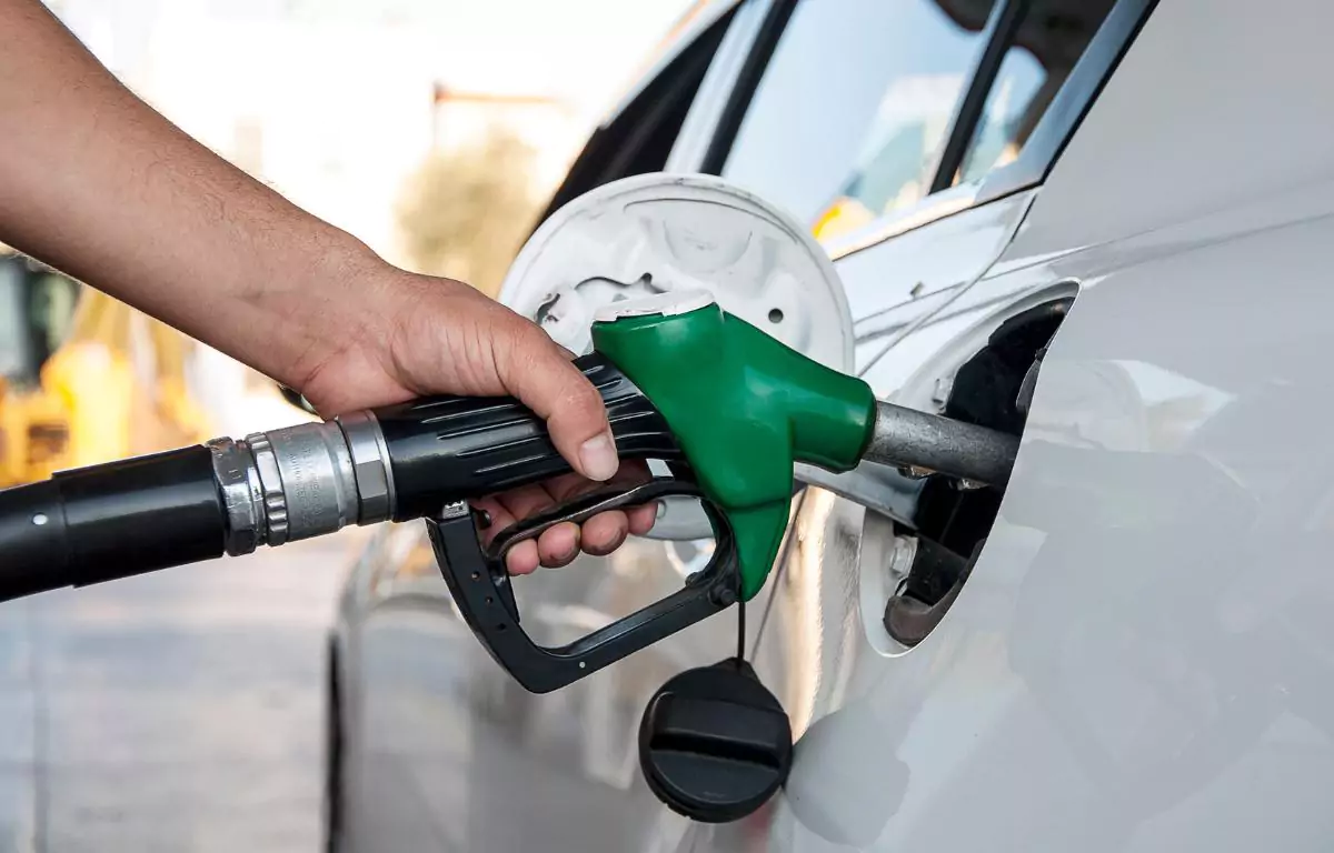 أسعار المحروقات لشهر 2.. وتوجيه حكومي للتخفيف عن المواطنين 