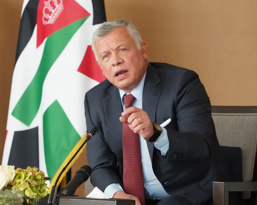 الملك يلتقي 11 شخصية أردنية في قصر الحسينية (أسماء)