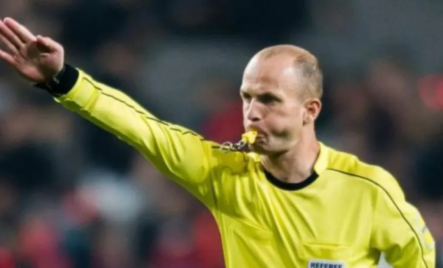 الحكم المخادمة يدير قمة الفيصلي والوحدات بدوري المحترفين