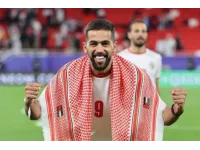 إصابة علي علوان تقلق النشامى بعد خروجه على النقالة في الدوري القطري