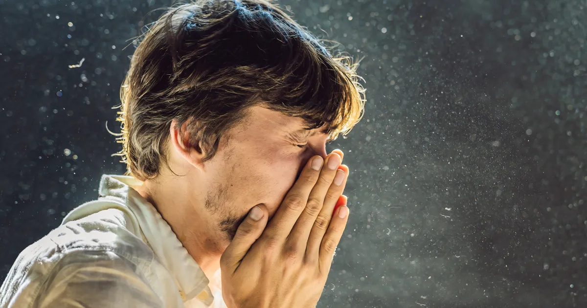 حكم دخول الغبار والذباب للجوف في رمضان.. وهل يفسد صيامك؟