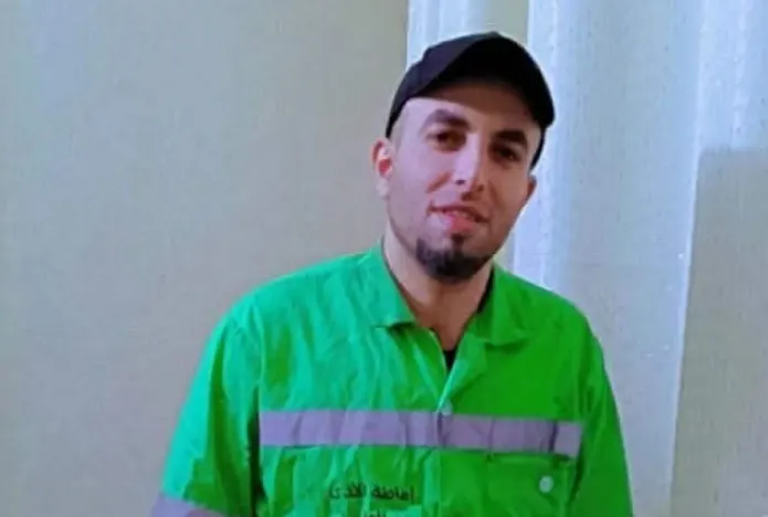 موظفو امانة عمان يستعيدون 16 ليرة ذهب القتها مواطنة بالخطا في الحاوية