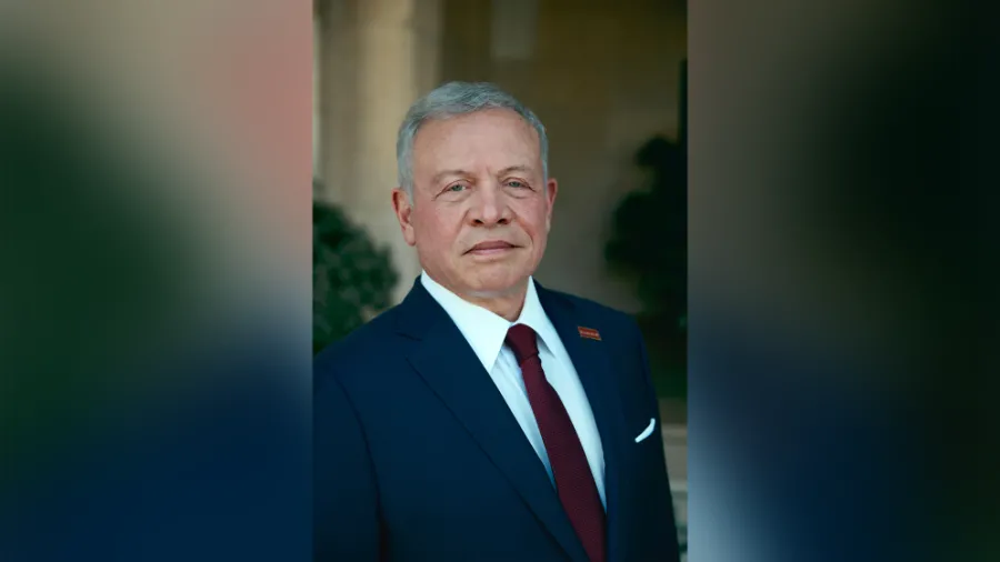 الملك يغادر إلى لندن للقاء ستارمر وترؤس جولة من مبادرة "اجتماعات العقبة"