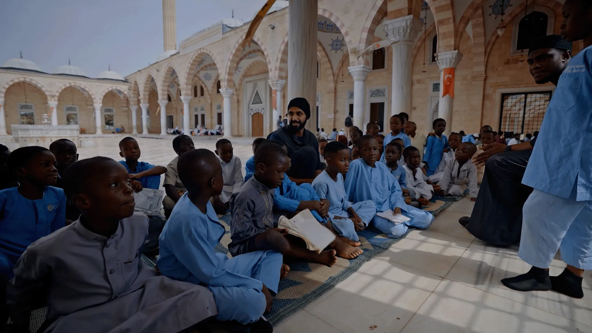 مبادرات إنسانية عالمية.. قصص ملهمة تصنع الفرق