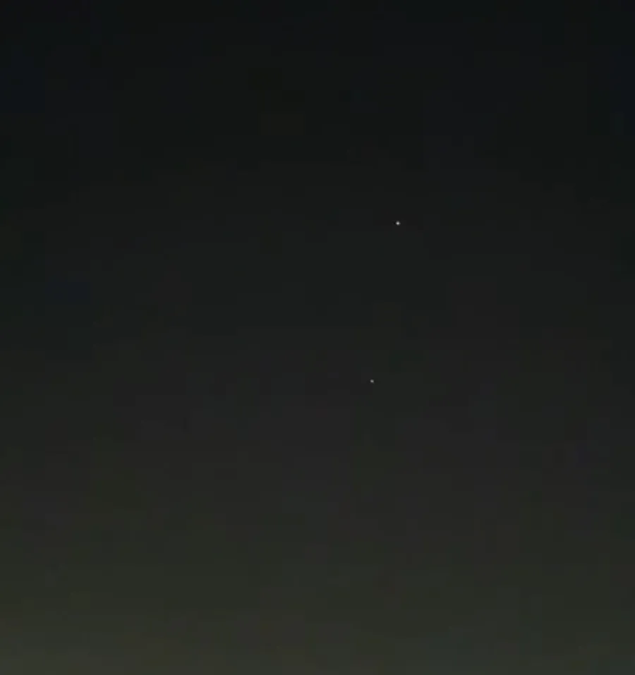 لغز في سماء الزرقاء.. ما هي الاجسام الغريبة التي اذهلت المواطنين الليلة؟