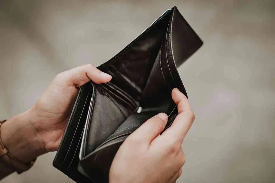 المصري: الضغوط الاقتصادية تتطلب إجراءات تحمي المواطنين وتخفف أعباء المعيشة.